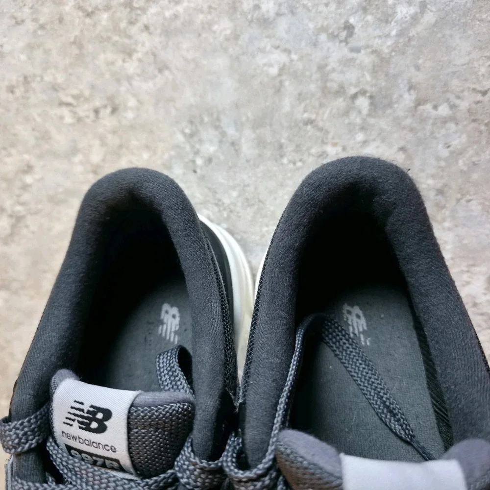 New Balance 997R Running Shoes Black Gray White Men's 7 D / Women's 8.5 Wide